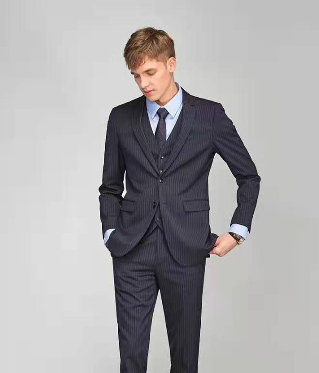 長沙炭河服飾有限公司,長沙西服定制公司,工作服定制,沖鋒衣定制,T恤定制