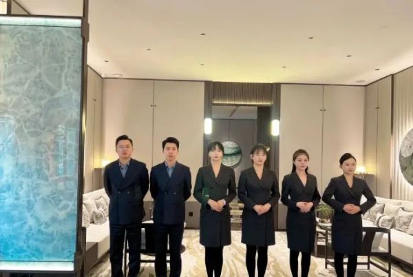 長沙炭河服飾有限公司,長沙西服定制公司,工作服定制,沖鋒衣定制,T恤定制