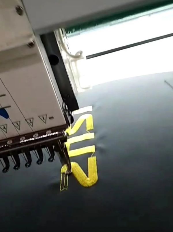 長(zhǎng)沙炭河服飾有限公司,長(zhǎng)沙西服定制公司,工作服定制,沖鋒衣定制,T恤定制