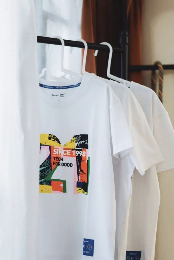 長(zhǎng)沙炭河服飾有限公司,長(zhǎng)沙西服定制公司,工作服定制,沖鋒衣定制,T恤定制